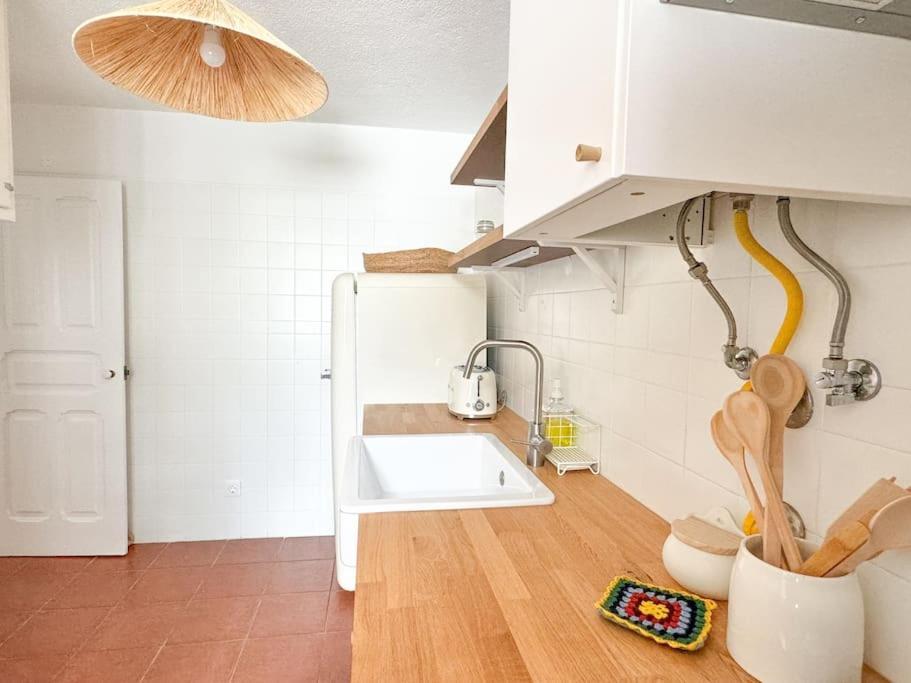 Costa Inn Beach House With Pool By Homeful Homes Costa da Caparica Exterior foto